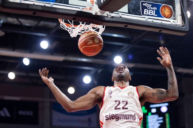 Isiaha MIKE (FCB 22, mi.) mit dem Ball, Dunking, Einzelbild, Einzelaktion. Endstand 57:77, Basketball 1.Bundesliga Telekom Baskets Bonn-FC Bayern Muenchen Basketball (München) BON vs FCB Playoffs, Halbfinale, 3. Spiel, im T E L E K O M D O M E, am 27.05.2026, Â