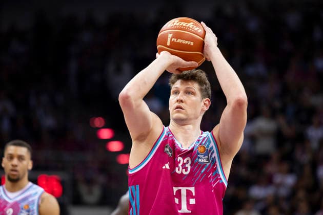 Patrick HECKMANN (BON 33, mi.) am Ball, beim Freiwurf, Einzelbild, Einzelaktion. Endstand 57:77, Basketball 1.Bundesliga Telekom Baskets Bonn-FC Bayern Muenchen Basketball (München) BON vs FCB Playoffs, Halbfinale, 3. Spiel, im T E L E K O M D O M E, am 27.05.2026, Â