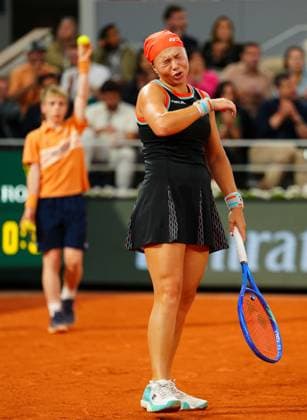 Diana Shnaider reacts French Open Tennis, Day Twelve, Tennis, Roland Garros, Paris, France - 04 Jun 2026Paris Roland Garros France EDITORIAL USE ONLY No use with unauthorised audio, video, data, fixture lists, club league logos or live services. Online in-match use limited to 120 images, no video emulation. No use in betting, games or single club league player publications. Copyright: xJavierxGarcia Shutterstockx 16906558bu