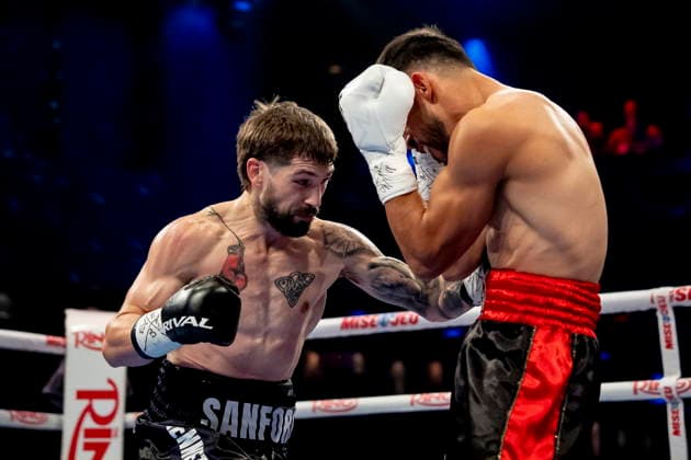 June 4, 2026, Montreal, Pq, CANADA: Wyatt Sanford, left, hits Juan Pablo Ilharregui during their lightweight fight, in Montreal on Thursday, June 4, 2026. Canada News - June 4, 2026 - ZUMAc35_ 20260604_zaf_c35_124 Copyright: xChristopherxKatsarovx