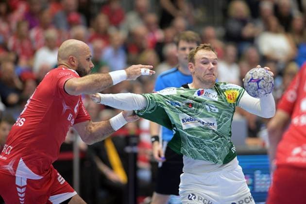 Mathias Gidsel (Fuechse Berlin 19) (am Ball) und Adrian Sipos (MT Melsungen 8) , GER, MT Melsungen - Fuechse Berlin, Handball, 1. Bundesliga, 33. Spieltag, Saison 2025 2026, 04.06.2026, GER, MT Melsungen - Fuechse Berlin, Handball, 1. Bundesliga, 33. Spieltag, Saison 2025 2026, 04.06.2026 Kassel Copyright: xEibner-Pressefotox xRolandxSippelx EP_RSL