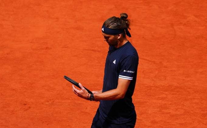 Alexander Zverev in semi final action French Open Tennis, Day Thirteen, Tennis, Roland Garros, Paris, France - 05 Jun 2026Paris Roland Garros France EDITORIAL USE ONLY No use with unauthorised audio, video, data, fixture lists, club league logos or live services. Online in-match use limited to 120 images, no video emulation. No use in betting, games or single club league player publications. Copyright: xJavierxGarcia Shutterstockx 16906561e