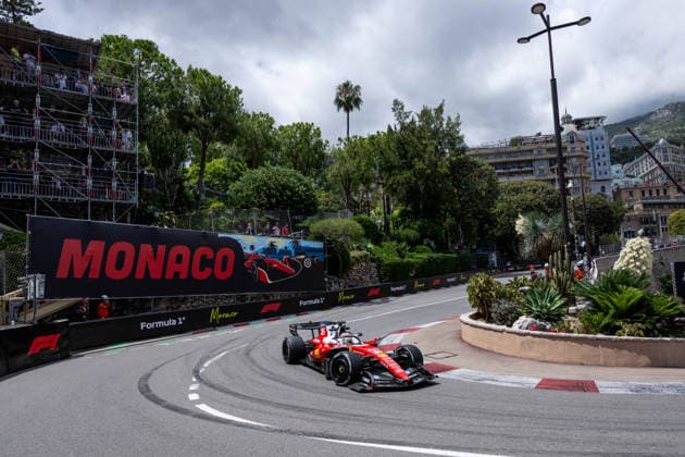 MCO, Louis Vuitton Grand Prix von Monaco, Freies Training, Formel 1 Weltmeisterschaft Saison 2026 05.06.2026, Monte Carlo, Monte Carlo, MCO, Louis Vuitton Grand Prix von Monaco, Freies Training, Formel 1 Weltmeisterschaft Saison 2026, im Bild Charles Leclerc (Scuderia Ferrari HP, Monaco, 16) im SF-26 in der Fairmont Haarnadel vor Monaco Branding,