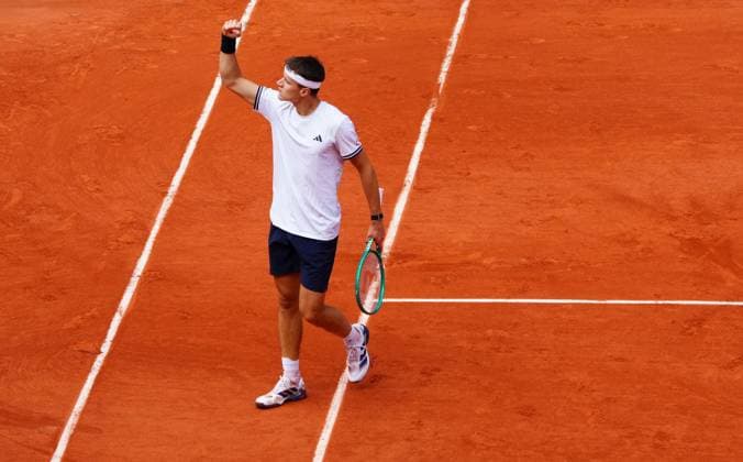 Jakub Mensik breaks Alexander Zverev in the sixth game of the third set French Open Tennis, Day Thirteen, Tennis, Roland Garros, Paris, France - 05 Jun 2026Paris Roland Garros France EDITORIAL USE ONLY No use with unauthorised audio, video, data, fixture lists, club league logos or live services. Online in-match use limited to 120 images, no video emulation. No use in betting, games or single club league player publications. Copyright: xJavierxGarcia Shutterstockx 16906561n