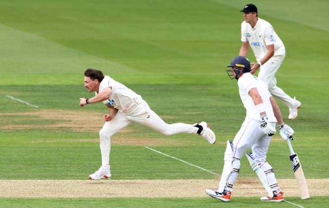 Nathan Smith of New Zealand in bowling action. England v New Zealand, First Test, Day Two, Rothesay Test Match Series, Cricket, Lords, London, UK - 05 Jun 2026London Lords United Kingdom EDITORIAL USE ONLY No use with unauthorised audio, video, data, fixture lists, club league logos or live services. Online in-match use limited to 120 images, no video emulation. No use in betting, games or single club league player publications. Copyright: xJamesxMarsh Shutterstockx 16906578do