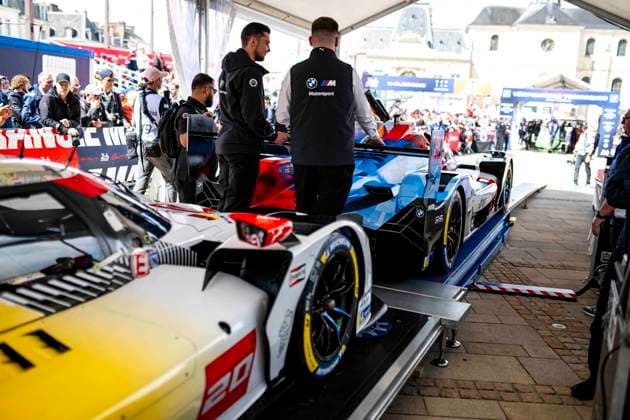 24 HEURES DU MANS 2026 - PESAGE 15 MAGNUSSEN Kevin (dnk), MARCIELLO Raffaele (swi), VANTHOOR Dries (bel), BMW M Team WRT, BMW M Hybrid V8 15, Hypercar, during Le Pesage of the 24 Hours of Le Mans 2026, 3rd round of the 2026 FIA World Endurance Championship, from June 5 to 6, 2026 on the Place de la RÃ publique in Le Mans, France - Le MansFrance Copyright: xFabrizioxBoldonix