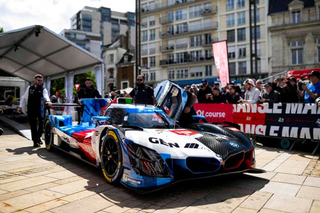 24 HEURES DU MANS 2026 - PESAGE 15 MAGNUSSEN Kevin (dnk), MARCIELLO Raffaele (swi), VANTHOOR Dries (bel), BMW M Team WRT, BMW M Hybrid V8 15, Hypercar, during Le Pesage of the 24 Hours of Le Mans 2026, 3rd round of the 2026 FIA World Endurance Championship, from June 5 to 6, 2026 on the Place de la RÃ publique in Le Mans, France - Le MansFrance Copyright: xFabrizioxBoldonix