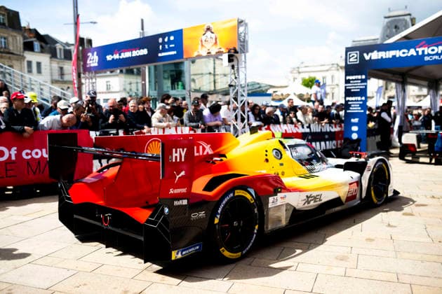 24 HEURES DU MANS 2026 - PESAGE 20 FRIJNS Robin (nld), RAST Renà (ger), VAN DER LINDE Sheldon (zaf), BMW M Team WRT, BMW M Hybrid V8 20, Hypercar, during Le Pesage of the 24 Hours of Le Mans 2026, 3rd round of the 2026 FIA World Endurance Championship, from June 5 to 6, 2026 on the Place de la Rà publique in Le Mans, France - Le MansFrance Copyright: xFabrizioxBoldonix