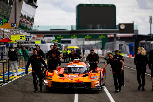 24 HEURES DU MANS 2026 - PESAGE 19 JAMINET Mathieu (fra), CHATIN Paul-Loup (fra), JUNCADELLA Daniel (esp), Genesis Magma Racing, Genesis GMR-001 19, Hypercar, ambiance during Le Pesage of the 24 Hours of Le Mans 2026, 3rd round of the 2026 FIA World Endurance Championship, from June 5 to 6, 2026 on the Place de la RÃ publique in Le Mans, France - Le MansFrance Copyright: xJULIENxDELFOSSEx