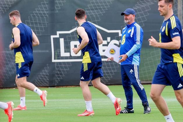 Scotland manager Steve Clarke during a training session Scotland Training Session, 2026 FIFA World Cup, WM, Weltmeisterschaft, Fussball Football, Florida Blue Training Centre, Florida, USA - 05 Jun 2026Florida Florida Blue Training Centre United States of America EDITORIAL USE ONLY No use with unauthorised audio, video, data, fixture lists, club league logos or live services. Online in-match use limited to 120 images, no video emulation. No use in betting, games or single club league player publications. Copyright: xChrisxArjoon Shutterstockx 16906920y
