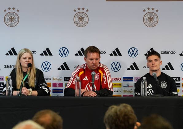 Franziska Wuelle (Deutschland, Pressesprecherin), Julian Nagelsmann (Deutschland, Cheftrainer), und Florian Wirtz (Deutschland, 17), Pressekonferenz USA, Deutsche Fußballnationalmannschaft, Pressekonferenz, Chicago, 05.06.2026 USA, Deutsche Fussballnationalmannschaft, Pressekonferenz, Chicago, 05.06.2026 Chicago Copyright: xEibner-Pressefoto ScottxColemanx EP_SCN