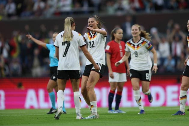 GER, Köln, Deutschland vs Norwegen, Länderspiel, Fussball, FIFA, Spielzeit 2026 2027, WM-Qualifikation, Rhein-Energie-Stadion, 5. Spieltag im Bild: Marie Müller (Deutschland Frauen 7), Tor, Jubel und Freude, Emotionen beim Länderspieldebut DFB DFL REGULATIONS PROHIBIT ANY USE OF PHOTOGRAPHS AS IMAGE SEQUENCES AND OR QUASI-VIDEO, 05.06.2026 Copyright: HMBxMedia HendrikxHamelau