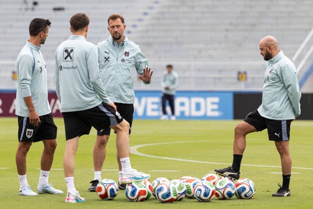 SOCCER - FIFA World Cup, WM, Weltmeisterschaft, Fussball 2026, preview SANTA BARBARA,CALIFORNIA,USA,05.JUN.26 - SOCCER - FIFA World Cup 2026, USA, Mexico, Canada, training. Image shows assistant coach Stefan Oesen (AUT), video analyst Michael Brownlow, assistant coach Lars Kornetka and assistant coach Onur Cinel (AUT). GEPAxpictures xArminxRauthner