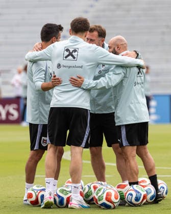 SOCCER - FIFA World Cup, WM, Weltmeisterschaft, Fussball 2026, preview SANTA BARBARA,CALIFORNIA,USA,05.JUN.26 - SOCCER - FIFA World Cup 2026, USA, Mexico, Canada, training. Image shows assistant coach Stefan Oesen (AUT), video analyst Michael Brownlow, assistant coach Lars Kornetka and assistant coach Onur Cinel (AUT). GEPAxpictures xArminxRauthner
