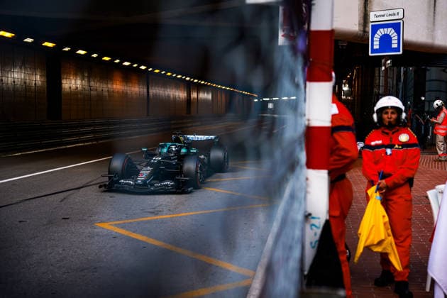 F1 - MONACO GRAND PRIX 2026 18 STROLL Lance (can), Aston Martin F1 Team AMR26, action marshall, commissaire de piste, marshal, marshalls, marshals during the Formula 1 Grand Prix de Canada 2026, 6th round of the 2026 Formula One World Championship, WM, Weltmeisterschaft from June 5 to 7, 2026 on the Circuit de Monaco, in Monte-Carlo, Monaco - Monte-CarloMonaco Copyright: xFLORENTxGOODENx