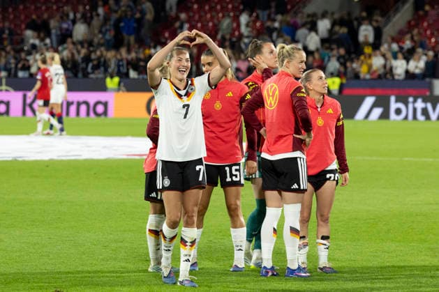 Marie MUELLER (MÜLLER) (GER 7, mi.) zeigt ein Herz, Freude, Jubel, Lachen, nach dem Spiel, Fussball WM Qualifikation Europa der Frauen, 2026 2027, Gruppe A4, UEFA, Laenderspiel Deutschland (GER) - Norwegen (NOR), Endstand 2-0, am 05.06.2026 im Stadion Koeln (Köln) im R h e i n E n e r g i e S t a d i o n Deutschland. UEFA regulations prohibit any use of photographs as image sequences and or quasi-video Â