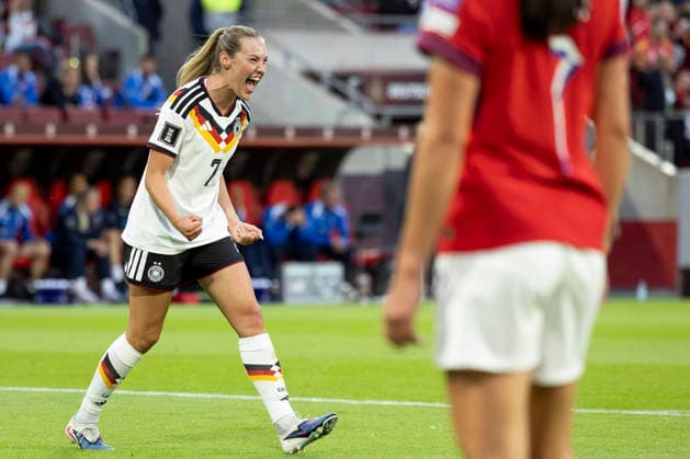 Marie MUELLER (MÜLLER) (GER 7, li.) jubelt nach ihrem Tor zum 1:0, Jubel, Freude, Lachen, Fussball WM Qualifikation Europa der Frauen, 2026 2027, Gruppe A4, UEFA, Laenderspiel Deutschland (GER) - Norwegen (NOR), Endstand 2-0, am 05.06.2026 im Stadion Koeln (Köln) im R h e i n E n e r g i e S t a d i o n Deutschland. UEFA regulations prohibit any use of photographs as image sequences and or quasi-video