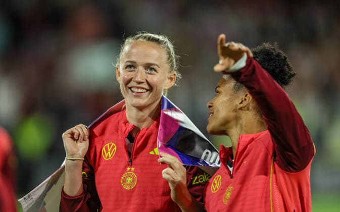 GER, Köln, Deutschland vs Norwegen, Länderspiel, Fussball, FIFA, Spielzeit 2026 2027, WM-Qualifikation, Rhein-Energie-Stadion, 5. Spieltag im Bild: Jubel, Freude und Emotionen bei der Deutschen Frauen Nationalmannschaft, nach dem 2:0 Sieg nach Toren ist die DFB Elf und Mannschaft für die WM in Brasilien qualifiziert, Lea Schüller (Deutschland Frauen 11) DFB DFL REGULATIONS PROHIBIT ANY USE OF PHOTOGRAPHS AS IMAGE SEQUENCES AND OR QUASI-VIDEO, 05.06.2026 Copyright: HMBxMedia HendrikxHamelau