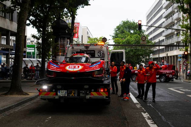 24 HEURES DU MANS 2026 - PESAGE 51 PIER GUIDI Alessandro (ita), CALADO James (gbr), GIOVINAZZI Antonio (ita), Ferrari AF Corse, Ferrari 499P 51, Hypercar, ambiance during Le Pesage of the 24 Hours of Le Mans 2026, 3rd round of the 2026 FIA World Endurance Championship, from June 5 to 6, 2026 on the Place de la RÃ publique in Le Mans, France - Le MansFrance Copyright: xJULIENxDELFOSSEx