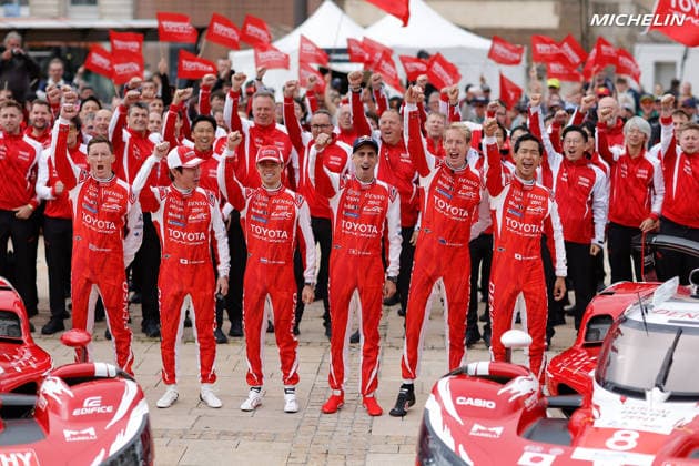24 HEURES DU MANS 2026 - PESAGE 07 CONWAY Mike (gbr), KOBAYASHI Kamui (jpn), DE VRIES Nyck (nld), Toyota Racing, Toyota TR010 Hybrid 07, Hypercar, 08 BUEMI SÃ bastien (swi), HARTLEY Brendon (nzl), HIRAKAWA Ryo (jpn), Toyota Racing, Toyota TR010 Hybrid 08, Hypercar, during Le Pesage of the 24 Hours of Le Mans 2026, 3rd round of the 2026 FIA World Endurance Championship, from June 5 to 6, 2026 on the Place de la RÃ publique in Le Mans, France - Le MansFrance Copyright: xFREDERICxLExFLOCxHx