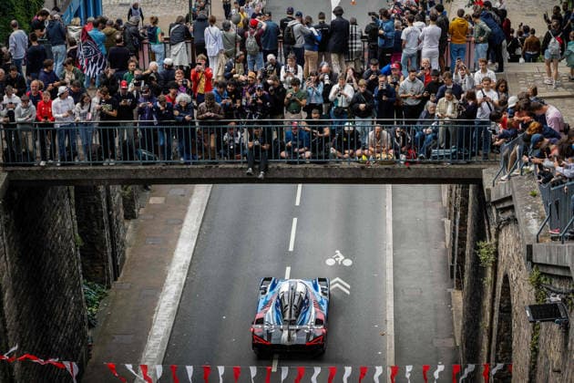 24 HEURES DU MANS 2026 - CITY CENTRE PARADE 35 FELIX DA COSTA Antonio (prt), MILESI Charles (fra), HABSBURG Ferdinand (aut), Alpine Endurance Team, Alpine A424 35, Hypercar, action, during the City Center Parade of the 24 Hours of Le Mans 2026, 3rd round of the 2026 FIA World Endurance Championship, on June 6, 2026 in Le Mans, France - Le MansFrance Copyright: xFREDERICxLExFLOCxHx
