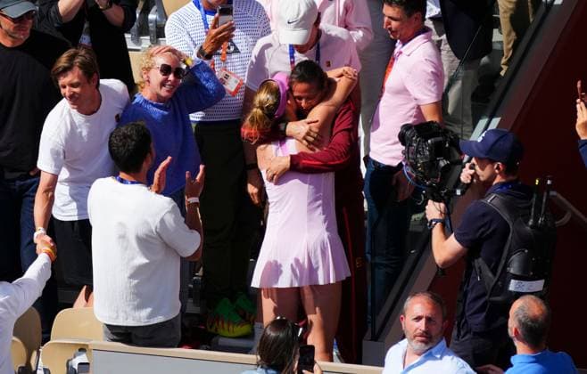 Mirra Andreeva hugs coach Conchita Martinez French Open Tennis, Day Fourteen, Tennis, Roland Garros, Paris, France - 06 Jun 2026Paris Roland Garros France EDITORIAL USE ONLY No use with unauthorised audio, video, data, fixture lists, club league logos or live services. Online in-match use limited to 120 images, no video emulation. No use in betting, games or single club league player publications. Copyright: xJavierxGarcia Shutterstockx 16906570u