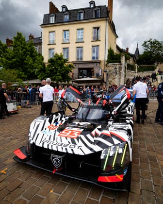 24 HEURES DU MANS 2026 - CITY CENTRE PARADE 93 DI RESTA Paul (gbr), VANDOORNE Stoffel (bel), CASSIDY Nick (nzl), Peugeot TotalEnergies, Peugeot 9X8 93, Hypercar, action during the City Center Parade of the 24 Hours of Le Mans 2026, 3rd round of the 2026 FIA World Endurance Championship, on June 6, 2026 in Le Mans, France - Le MansFrance Copyright: xJULIENxDELFOSSEx