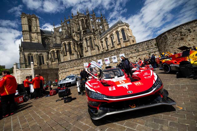 24 HEURES DU MANS 2026 - CITY CENTRE PARADE 08 BUEMI SÃ bastien (swi), HARTLEY Brendon (nzl), HIRAKAWA Ryo (jpn), Toyota Racing, Toyota TR010 Hybrid 08, Hypercar, action during the City Center Parade of the 24 Hours of Le Mans 2026, 3rd round of the 2026 FIA World Endurance Championship, on June 6, 2026 in Le Mans, France - Le MansFrance Copyright: xJULIENxDELFOSSEx