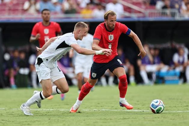 Harry Kane of England and Finn Surman of New Zealand England v New Zealand, International Friendly, Länderspiel, Nationalmannschaft Football, Raymond James Stadium, Tampa, Florida, USA - 06 Jun 2026Tampa Raymond James Stadium Florida (FL) United States of America EDITORIAL USE ONLY No use with unauthorised audio, video, data, fixture lists, club league logos or live services. Online in-match use limited to 120 images, no video emulation. No use in betting, games or single club league player publications. Copyright: xDustinxMarkland Shutterstockx 16912910bd