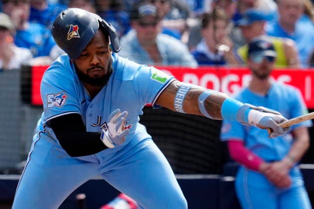 June 6, 2026, Toronto, On, CANADA: Toronto Blue Jays Vladimir Guerrero Jr. (27) loses his helmet while swinging for a strike during fourth inning MLB, Baseball Herren, USA baseball action against the Baltimore Orioles, in Toronto, Saturday, June 6, 2026. Canada News - June 6, 2026 - ZUMAc35_ 20260606_zaf_c35_012 Copyright: xFrankxGunnx