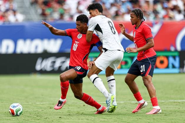 Jude Bellingham of England and Marko Stamenic of New Zealand England v New Zealand, International Friendly, Länderspiel, Nationalmannschaft Football, Raymond James Stadium, Tampa, Florida, USA - 06 Jun 2026Tampa Raymond James Stadium Florida (FL) United States of America EDITORIAL USE ONLY No use with unauthorised audio, video, data, fixture lists, club league logos or live services. Online in-match use limited to 120 images, no video emulation. No use in betting, games or single club league player publications. Copyright: xDustinxMarkland Shutterstockx 16912910dc