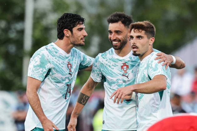 Friendly match Portugal - Chile, at Estadio Nacional do Jamor city of Oeiras - Portugal, June 6, 2026, Oeiras, Portugal. Portugal celebrates scoring to make it 2-0 , Goncalo Guedes (Portugal ,19) , Bruno Fernandes (Portugal ,8) , Pedro Neto (Portugal ,18) Copyright: HMBxMedia FernandoxSoares