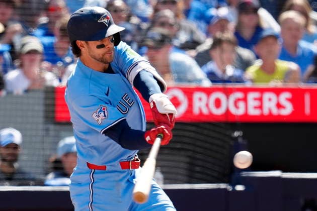June 6, 2026, Toronto, On, CANADA: Toronto Blue Jays Ernie Clement (22) hits a three run home run during third inning MLB, Baseball Herren, USA baseball action against the Baltimore Orioles, in Toronto, Saturday, June 6, 2026. BBO-Blue-Jays-Clement 20260606 - ZUMAc35_ 20260606_zaf_c35_020 Copyright: xFrankxGunnx