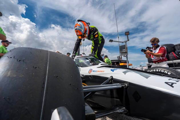 June 6, 2026, Madison, Illinois, USA: IndyCar, Indy Car, IRL, USA SERIES driver, RINUS VEEKAY (76) (NLD) of Hoofddorp, Netherlands, qualifies for the Bommarito Automotive Group 500 at World Wide Technology Raceway in MADISON, Illinois, USA. Madison USA - ZUMAa161 20260606_aaa_a161_036 Copyright: xWalterxArce GMGx