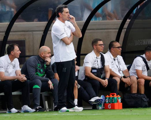 June 6, 2026, College Station, Texas, USA: Honduras head coach JOSE FRANCISCO MOLINA looks on during an International Friendly, Länderspiel, Nationalmannschaft soccer match between Argentina and Honduras at Kyle Field in College Station, TX, Saturday, June 6, 2026. College Station USA - ZUMAa325 20260606_zsa_a325_017 Copyright: xDavidxBalleringxIix