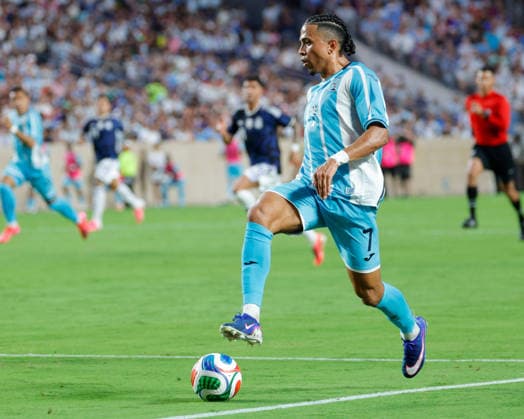 June 6, 2026, College Station, Texas, USA: Honduras forward RIGOBERTO RIVAS (7) kicks the ball during an International Friendly, Länderspiel, Nationalmannschaft soccer match between Argentina and Honduras at Kyle Field in College Station, TX, Saturday, June 6, 2026. College Station USA - ZUMAa325 20260606_zsa_a325_036 Copyright: xDavidxBalleringxIix