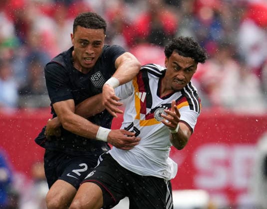 Sergino Dest (USA, 2) gegen Nathaniel Brown (Deutschland, 18) USA, United States vs Deutschland, Internationaler Fussball, Freundschaftsspiel, 06.06.2026 USA, United States vs Deutschland, Internationaler Fussball, Freundschaftsspiel, 06.06.2026 Chicago Copyright: xEibner-Pressefoto ScottxColemanx EP_SCN