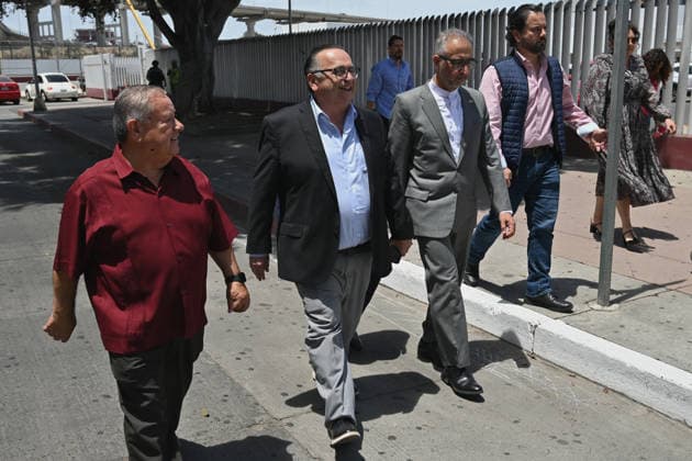 Iran Ambassador Attends World Cup Team Arrival press conference, PK, Pressekonferenz in Tijuana Members of the Chamber of Commerce in Tijuana (CANACO) give a tour of the Chaparral US-Mexico Border Crossing to Iran s ambassador to Mexico, Abolfazl Pasandideh, after a press conference ahead of the arrival of the national football team for the FIFA 2026 World Cup tournament, in Tijuana, Baja California, Mexico, on June 6, 2026. Iran criticizes the United States for refusing visas to some of its squad support staff as the players prepare to leave Turkey for Mexico, just days before the June 11 start of the 2026 World Cup, which is being jointly hosted by the United States, Mexico, and Canada. Tijuana BAJA CALIFORNIA Mexico Copyright: xCarlosxMorenox originalFilename:moreno-iraniana260606_nplEI.jpg
