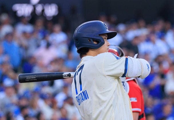 June 6, 2026, Los Angeles, California, USA: Shohei Ohtani 17 of the Los Angeles Dodgers gets ready to bat during a regular season MLB, Baseball Herren, USA game against the Los Angeles Angels on Saturday June 6, 2026 at Dodger Stadium in Los Angeles, California. Dodgers defeat Angels, 9-2. JAVIER ROJAS PI Dodgers Defeat Angels, 9-2 - ZUMAp124 20260606_zaa_p124_076 Copyright: xJavierxRojasx
