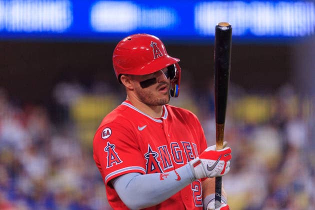 June 6, 2026, Los Angeles, California, USA: Mike Trout 27 of the Los Angeles Angels gets ready to bat during a regular season MLB, Baseball Herren, USA game against the Los Angeles Dodgers on Saturday June 6, 2026 at Dodger Stadium in Los Angeles, California. Dodgers defeat Angels, 9-2. JAVIER ROJAS PI Dodgers Defeat Angels, 9-2 - ZUMAp124 20260606_zaa_p124_078 Copyright: xJavierxRojasx