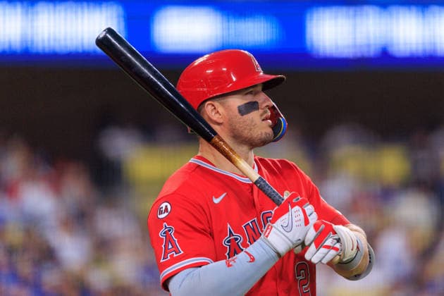 June 6, 2026, Los Angeles, California, USA: Mike Trout 27 of the Los Angeles Angels gets ready to bat during a regular season MLB, Baseball Herren, USA game against the Los Angeles Dodgers on Saturday June 6, 2026 at Dodger Stadium in Los Angeles, California. Dodgers defeat Angels, 9-2. JAVIER ROJAS PI Dodgers Defeat Angels, 9-2 - ZUMAp124 20260606_zaa_p124_079 Copyright: xJavierxRojasx