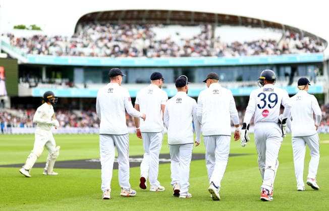 England players take to the field. England v New Zealand, First Test, Day Four, Rothesay Test Match Series, Cricket, Lords, London, UK - 07 Jun 2026London Lords United Kingdom EDITORIAL USE ONLY No use with unauthorised audio, video, data, fixture lists, club league logos or live services. Online in-match use limited to 120 images, no video emulation. No use in betting, games or single club league player publications. Copyright: xJamesxMarsh Shutterstockx 16906581x