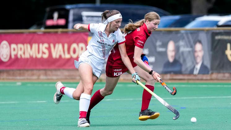 v.li.: Johanna Mühl (TSVMH, 8), Ella Förtsch (NHTC, 38), Zweikampf, Spielszene, Duell, duel, tackle, tackling, Dynamik, Action, Aktion, 07.06.2026, Mannheim (Deutschland), Hockey, 2. Bundesliga, Gruppe Süd, Damen, TSV Mannheim - Nürnberger HTC