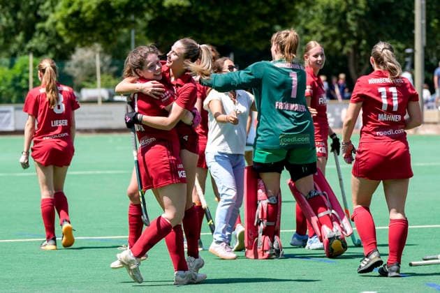 Spielerinnen des Nürnberger HTC, Jubel nach dem Schlusspfiff, Freude über den Sieg, Sieger, Gewinner, jubelt, jubeln, fröhlich, positiv, freut sich, freuen, optimistisch, Highlight, Action, Aktion, 07.06.2026, Mannheim (Deutschland), Hockey, 2. Bundesliga, Gruppe Süd, Damen, TSV Mannheim - Nürnberger HTC