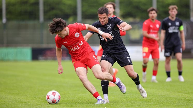 v.li.: Finn Hoffmann (1. FC Germania Egestorf-Langreder, 9) und Mirko Boland (SV Todesfelde, 31) im Zweikampf, Duell, Dynamik, Aktion, Action, Spielszene, 07.06.2026, Bremen (Deutschland), Fussball, Aufstiegsrunde Regionalliga Nord, 1. FC Germania Egestorf-Langreder - SV Todesfelde