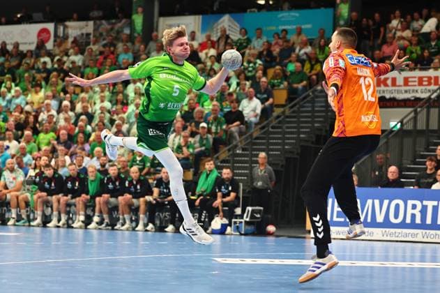 Torwurf von Tristan Kirschner (HSG Wetzlar, 05) auf das Tor von Matej Mandic (SC Magdeburg, 12) GER, HSG Wetzlar vs SC Magdeburg, Handball, 1. Bundesliga, 34. Spieltag, Spielzeit 2025 2026, 07.06.2026 GER, HSG Wetzlar vs SC Magdeburg, Handball, 1. Bundesliga, 34. Spieltag, Spielzeit 2025 2026, 07.06.2026 Wetzlar