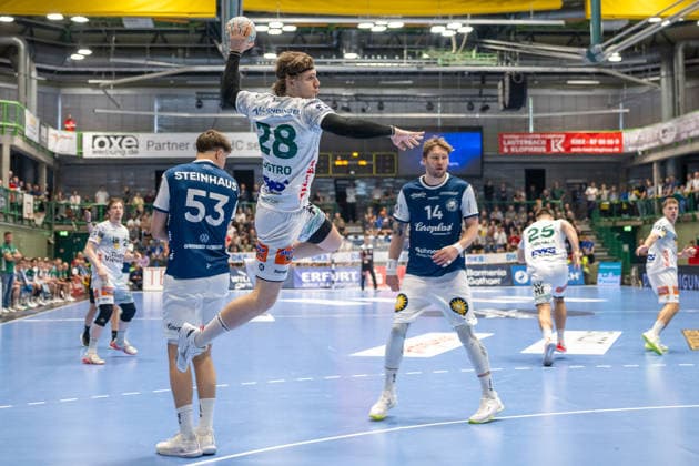 Franko Lastro (FRISCH AUF! Goeppingen, 28) hat sich gegen Soeren Steinhaus (Bergischer HC 06, 53) durchgesetzt. Bergischer HC vs. Frisch Auf! Goeppingen, Handball, DAIKIN HBL, 34. Spieltag, Saison 2025 2026, 07.06.2026 Bergischer HC vs. Frisch Auf! Goeppingen, Handball, DAIKIN HBL, 34. Spieltag, Saison 2025 2026, 07.06.2026 Wuppertal