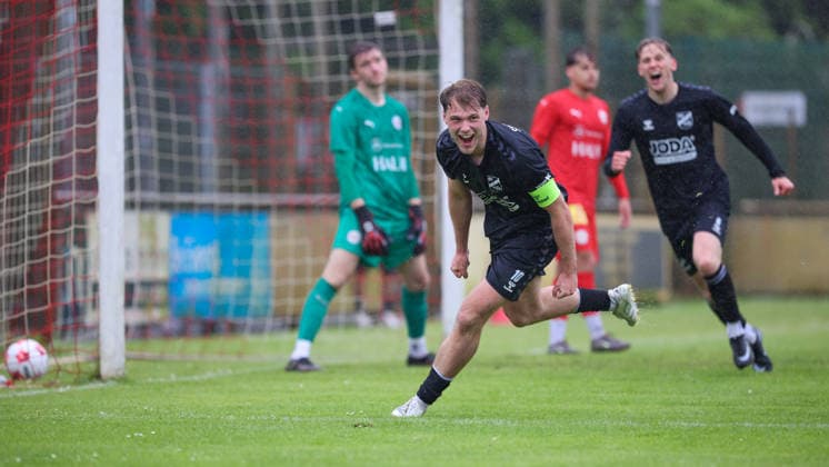 Torschütze Mats Klüver (SV Todesfelde, 10) mit Torjubel, Jubel, jubeln, jubelt, optimistisch, Spielszene, Highlight, Freude über das Tor zum 0:1, 07.06.2026, Bremen (Deutschland), Fussball, Aufstiegsrunde Regionalliga Nord, 1. FC Germania Egestorf-Langreder - SV Todesfelde