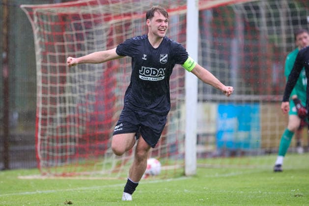 Torschütze Mats Klüver (SV Todesfelde, 10) mit Torjubel, Jubel, jubeln, jubelt, optimistisch, Spielszene, Highlight, Freude über das Tor zum 0:1, 07.06.2026, Bremen (Deutschland), Fussball, Aufstiegsrunde Regionalliga Nord, 1. FC Germania Egestorf-Langreder - SV Todesfelde