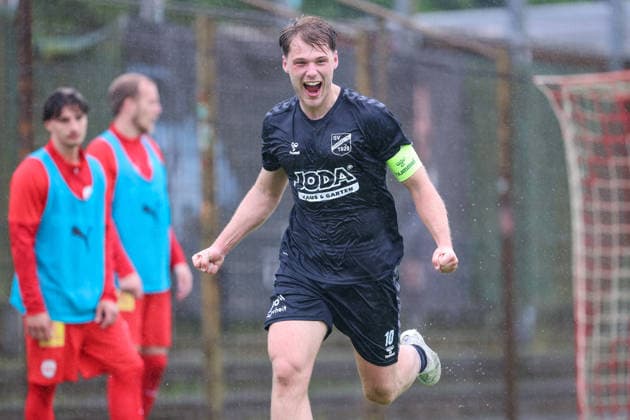 Torschütze Mats Klüver (SV Todesfelde, 10) mit Torjubel, Jubel, jubeln, jubelt, optimistisch, Spielszene, Highlight, Freude über das Tor zum 0:1, 07.06.2026, Bremen (Deutschland), Fussball, Aufstiegsrunde Regionalliga Nord, 1. FC Germania Egestorf-Langreder - SV Todesfelde